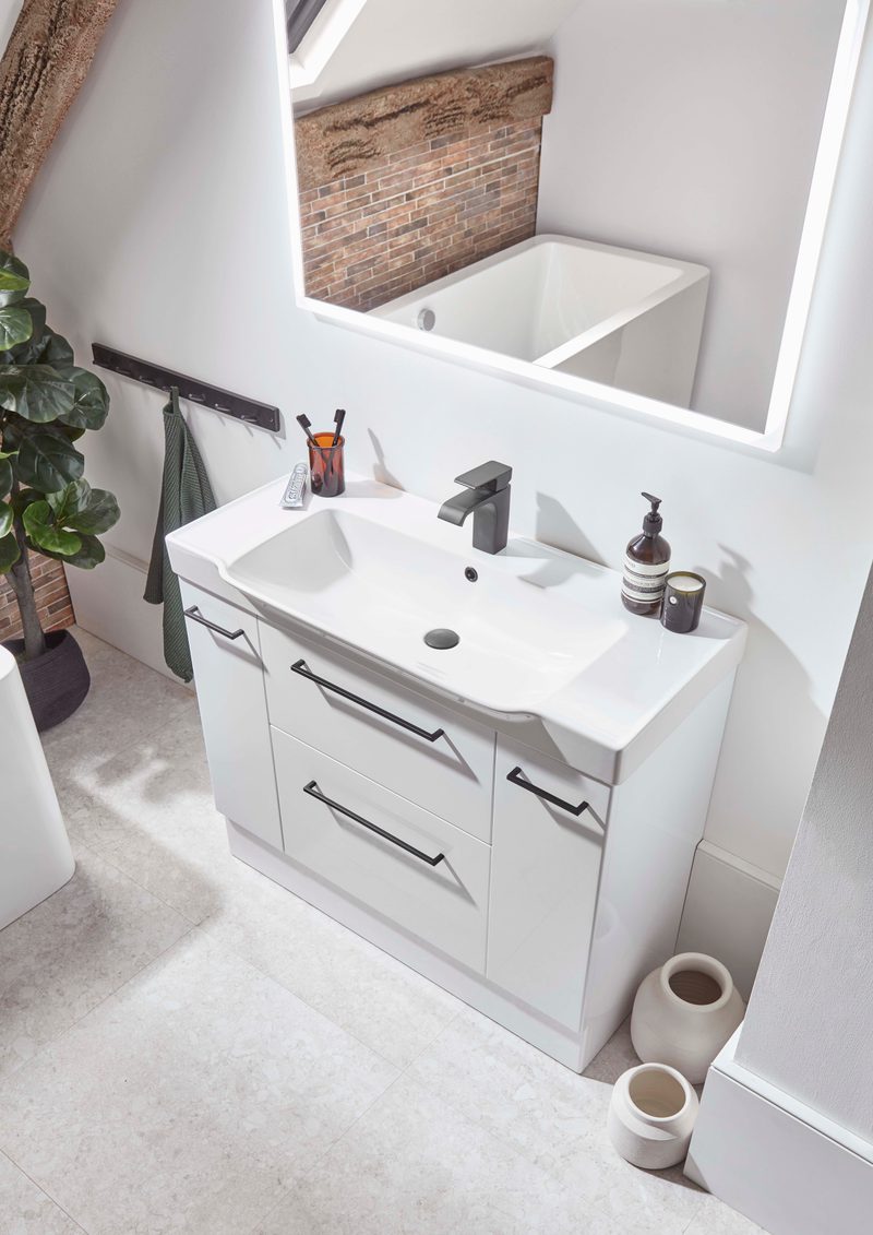 Academy 1000 Gloss white lifestyle Academy 1000 Gloss white lifestyle