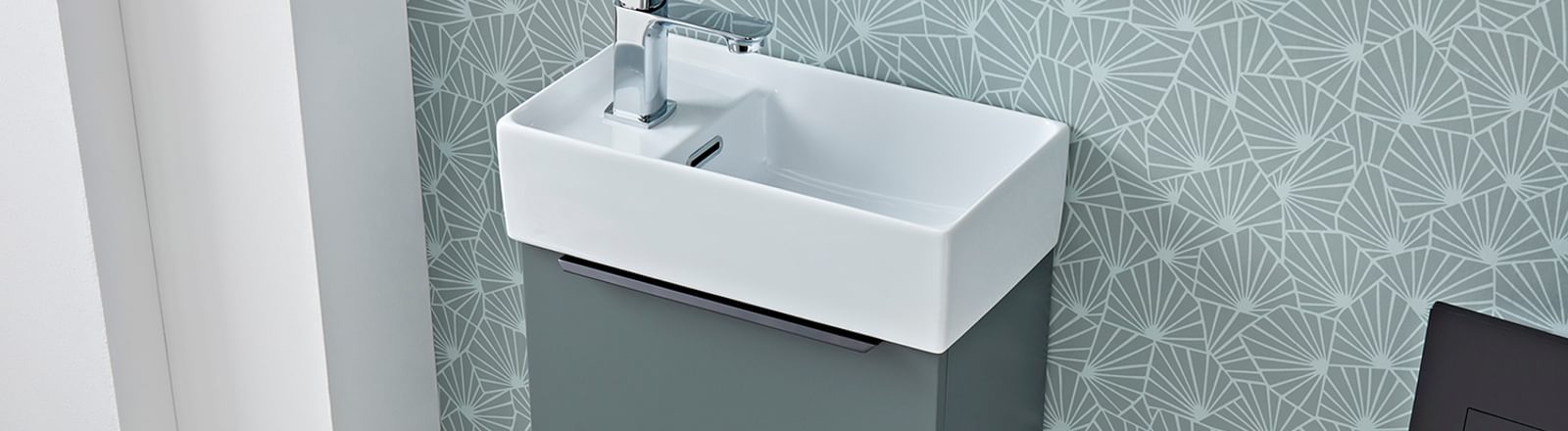 7 tips to make small bathrooms look bigger