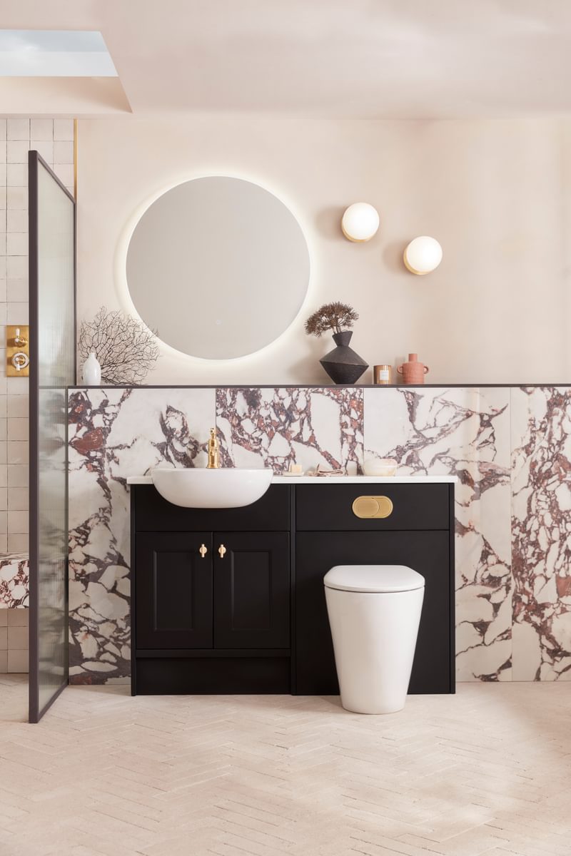 Burford Black Front On Lifestyle v1 FC8497 Burford Black Front On Lifestyle v1 FC8497