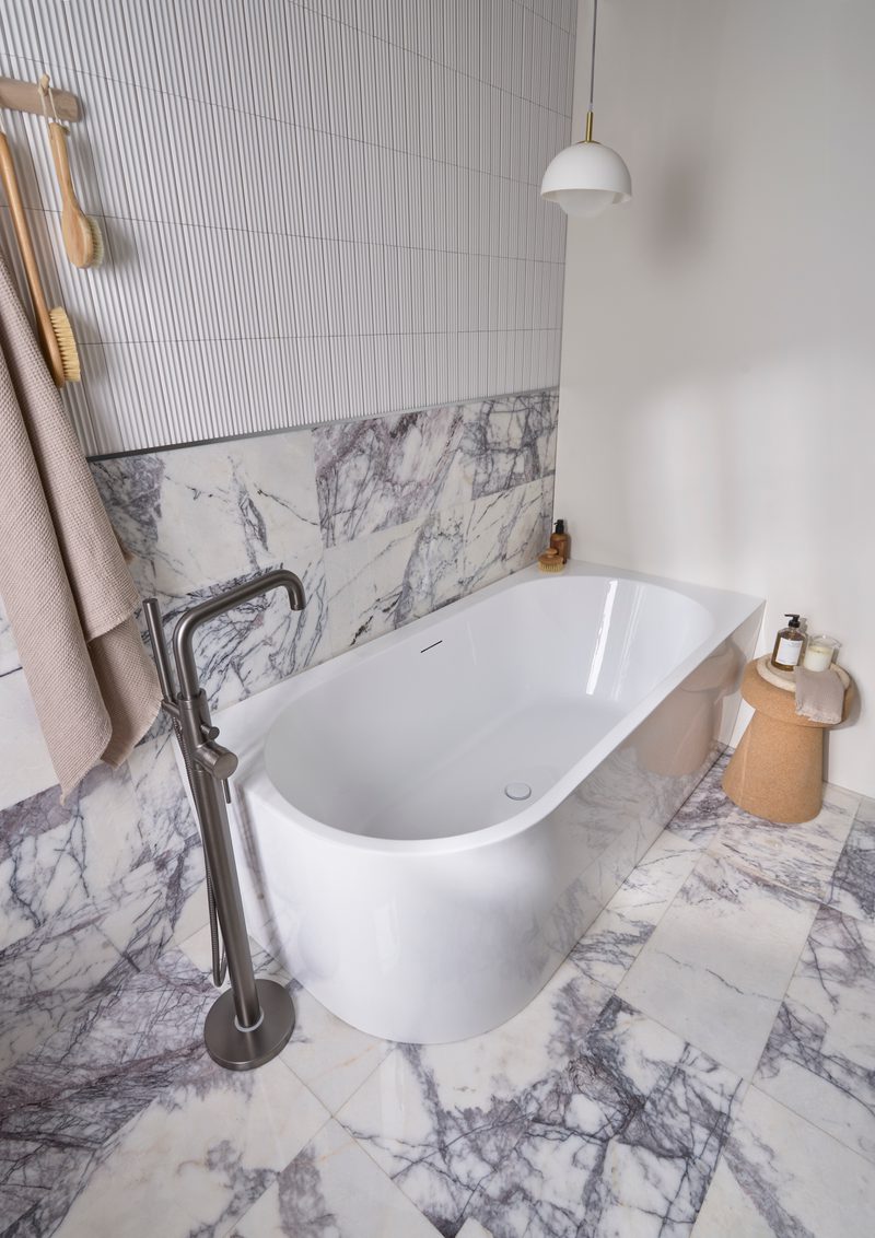 Cadence Corner Bath Tub Lifestyle 2 Cadence Corner Bath Tub Lifestyle 2