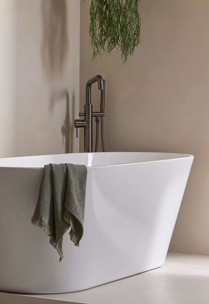 Cadence Freestanding bath Lifestyle Cadence Freestanding bath Lifestyle