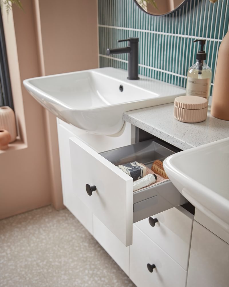 Calm Gloss White 1500 drawer open Detail Calm Gloss White 1500 drawer open Detail