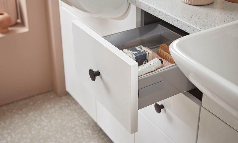 Calm Gloss White 1500 drawer open Detail