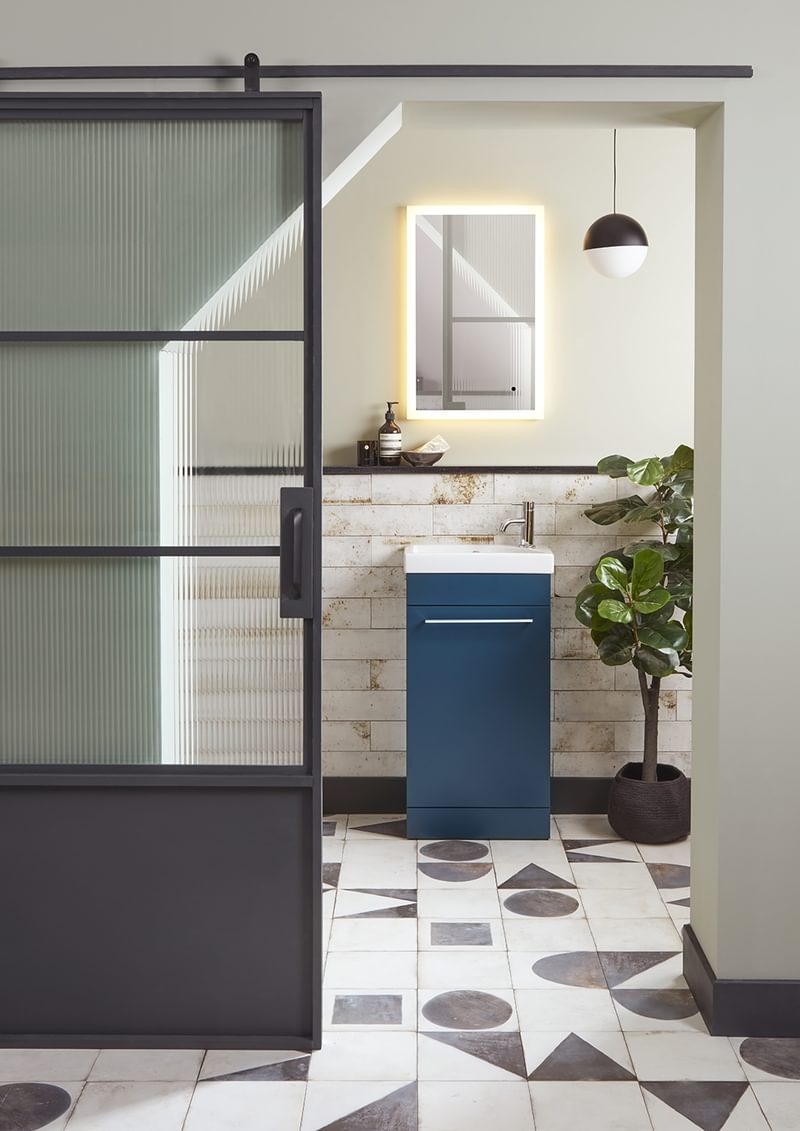 Esta Derwent Blue lifestyle Esta Derwent Blue lifestyle