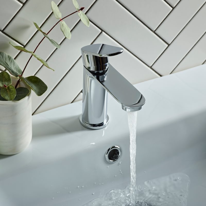 Fuse basin mixer top water on lifestyle Fuse basin mixer top water on lifestyle