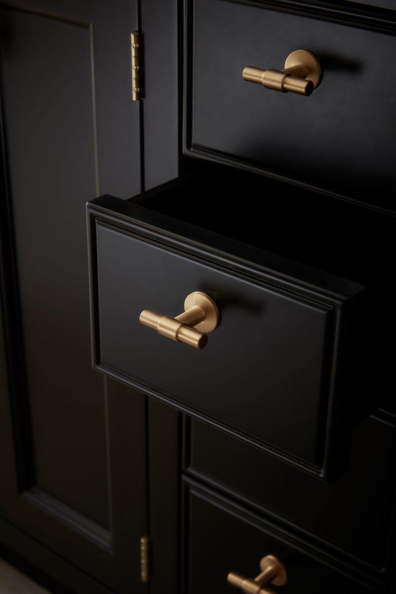 Hampton Black 800 Unit Drawer Detail 3513 Hampton Black 800 Unit Drawer Detail 3513