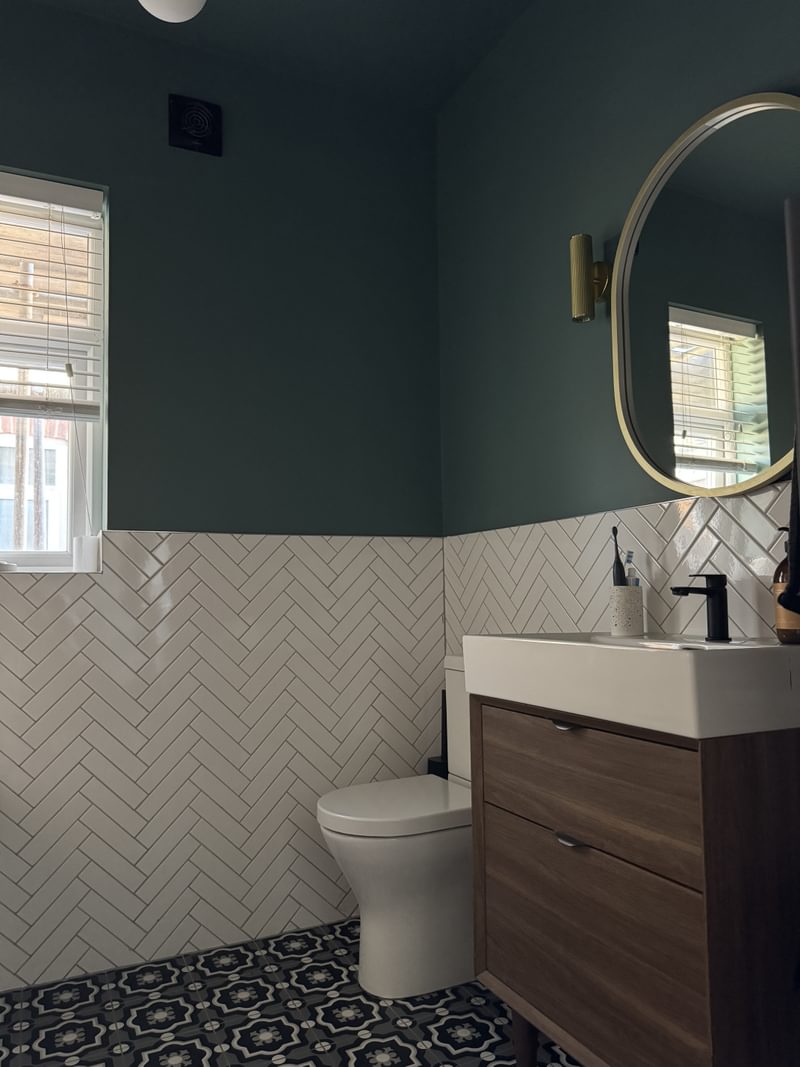 Little MCR Vanity and WC Little MCR Vanity and WC