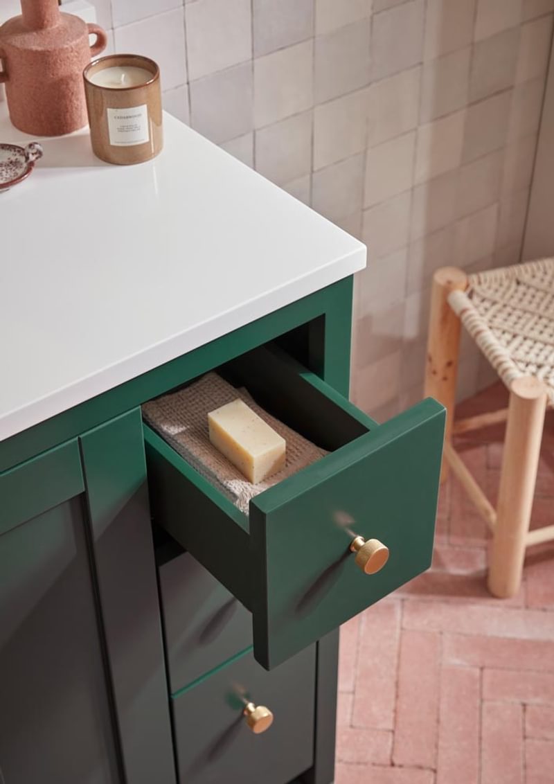 Lansdown 800 Drawer Detail Sherwood Green1453 Lansdown 800 Drawer Detail Sherwood Green1453