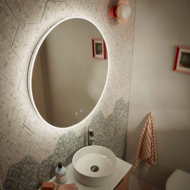 Levitate 800 Mirror Hero Lifestyle Levitate 800 Mirror Hero Lifestyle