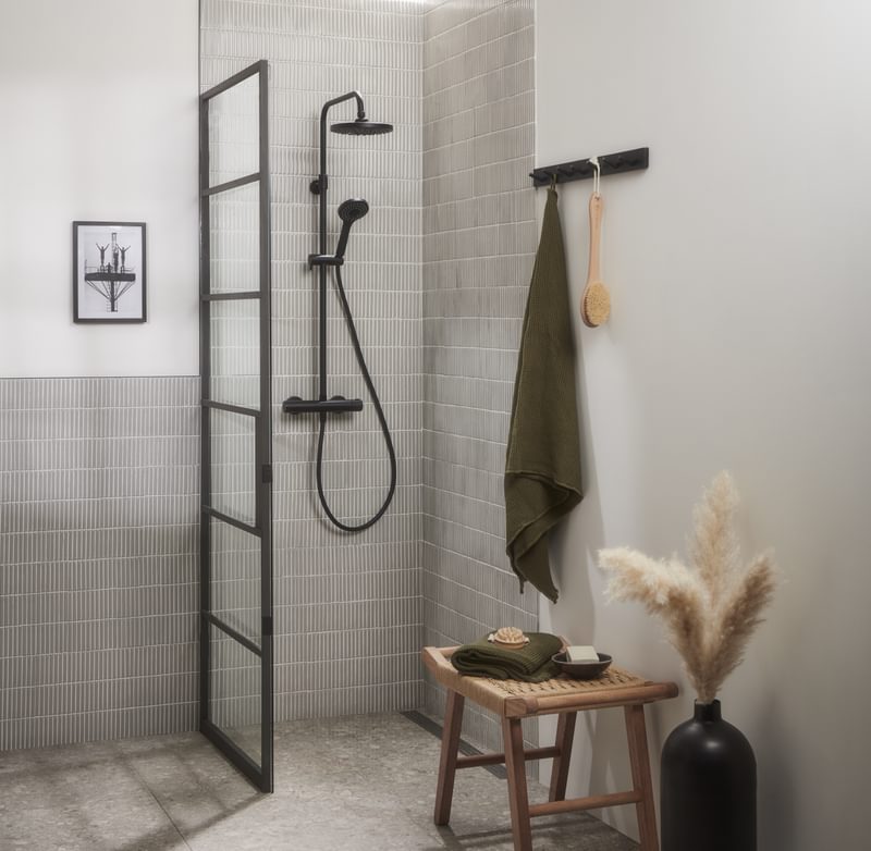 Marine Black Shower Water off lifestyle Marine Black Shower Water off lifestyle