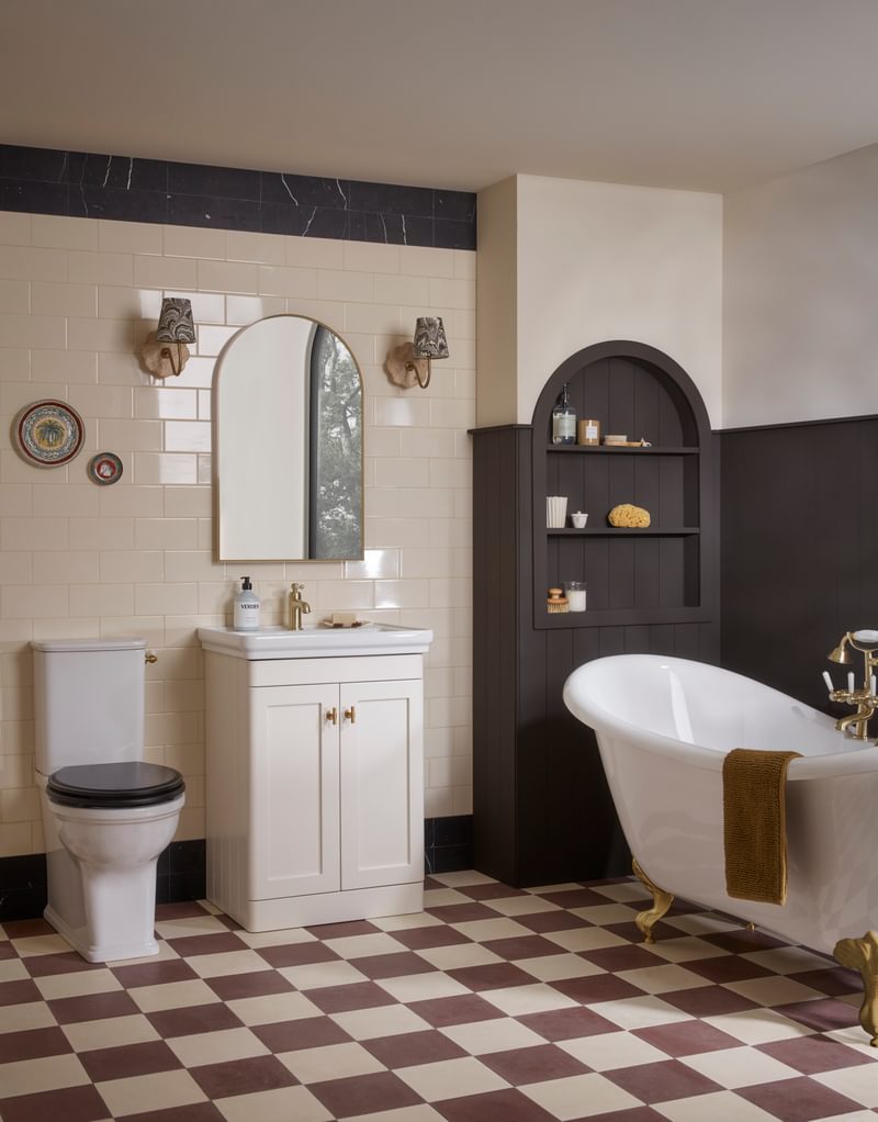 Marston White 600 unit FE WC black seat lifestyle Marston White 600 unit FE WC black seat lifestyle