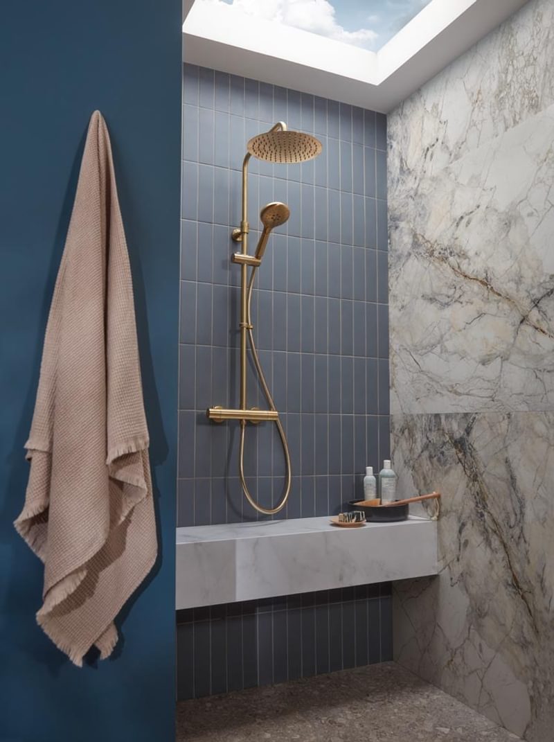 Quantum Bar Brass ISO angle Lifestyle Quantum Bar Brass ISO angle Lifestyle