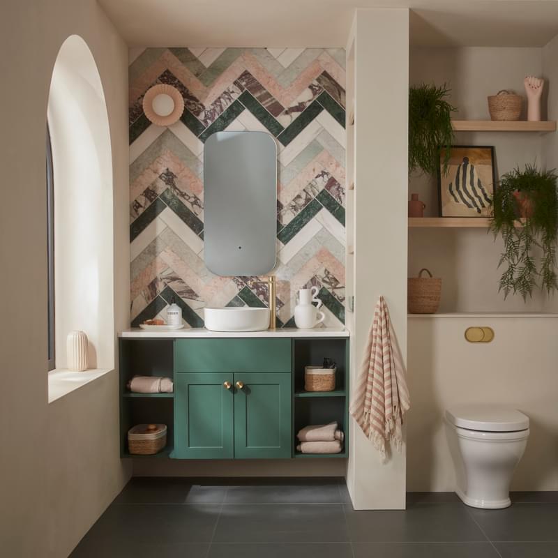 Stow Nordic Green with Pure 400 mirror lifestyle Stow Nordic Green with Pure 400 mirror lifestyle