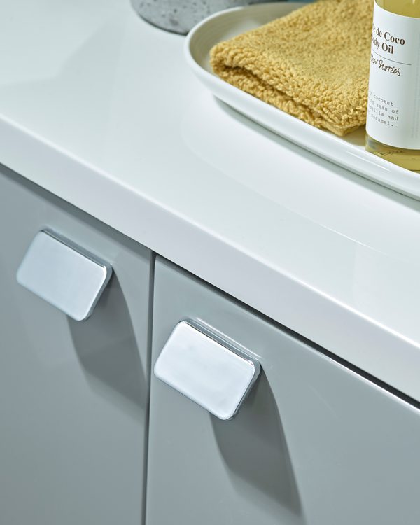 Calm Gloss Light Grey Tula Handle Detail
