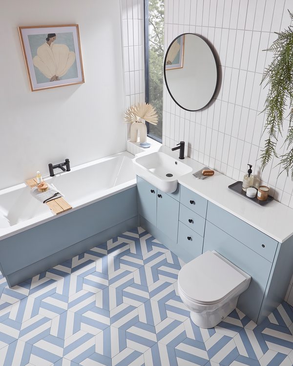 Calm Mineral Blue 1500 Bath lifestyle