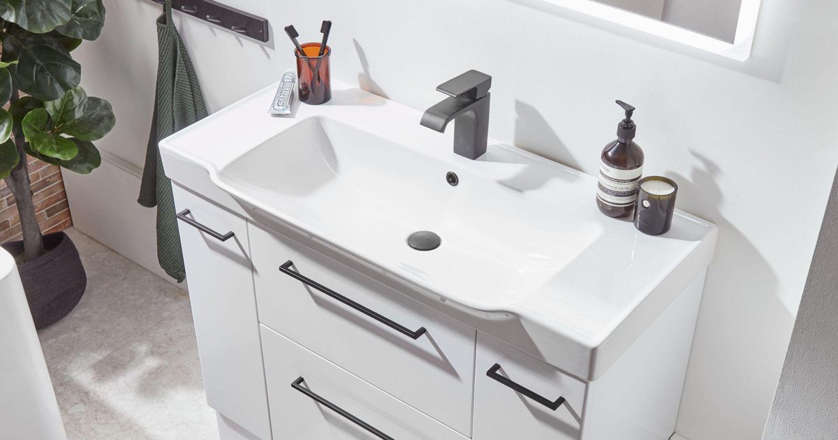 Gold Handle Roper Rhodes Stockton Cabinet Handle, Chrome | Bathroom Furniture Handles | Roper Rhodes