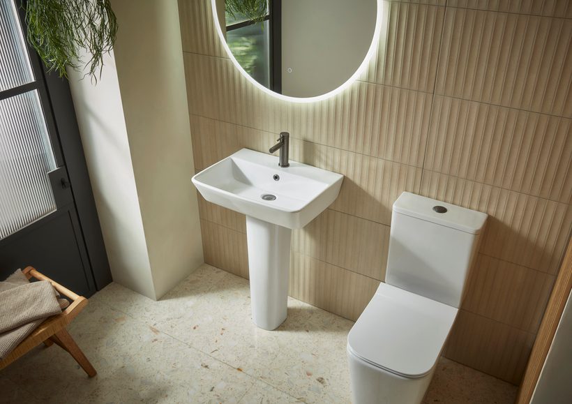 Compass Square Fully Enclosed CC Pan landscape Lifestyle Compass Square Fully Enclosed CC Pan landscape Lifestyle