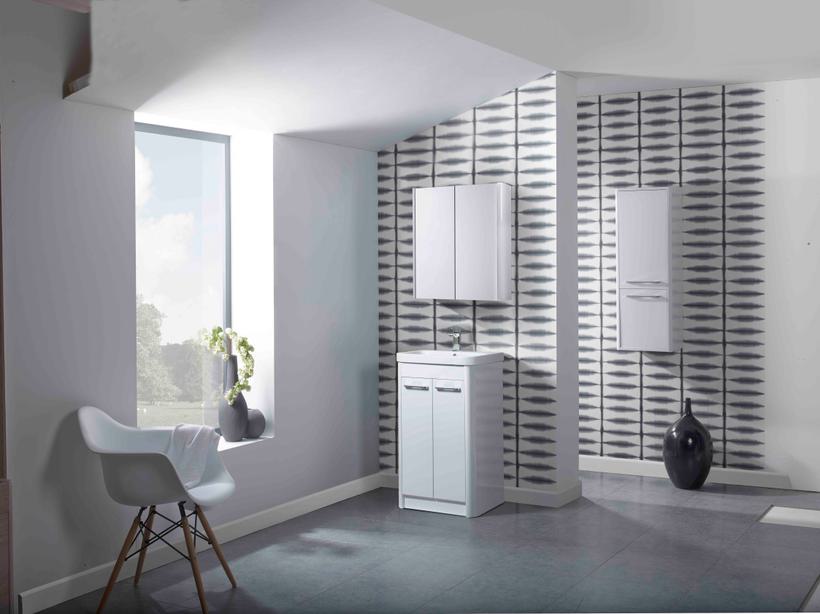 Contour 500 freestanding white roomset with Contour cabinet lifestyle