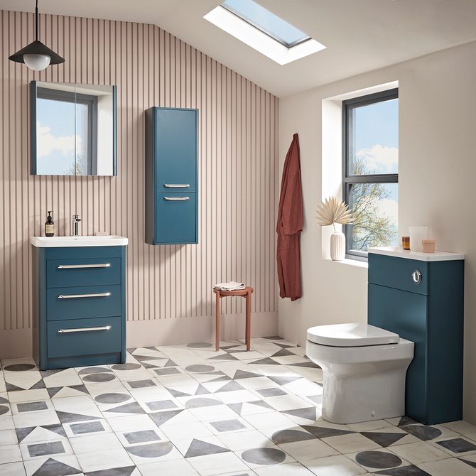Contour 600 3 Drawr freestanding Unit with BTW and Column Dark Blue Lifestyle Contour 600 3 Drawr freestanding Unit with BTW and Column Dark Blue Lifestyle