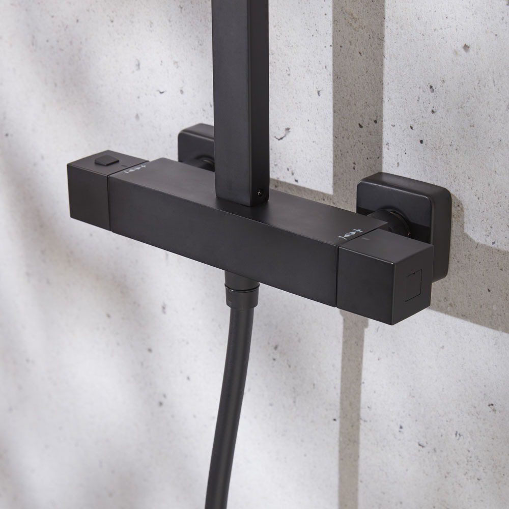 Harbour Black Valve Detail