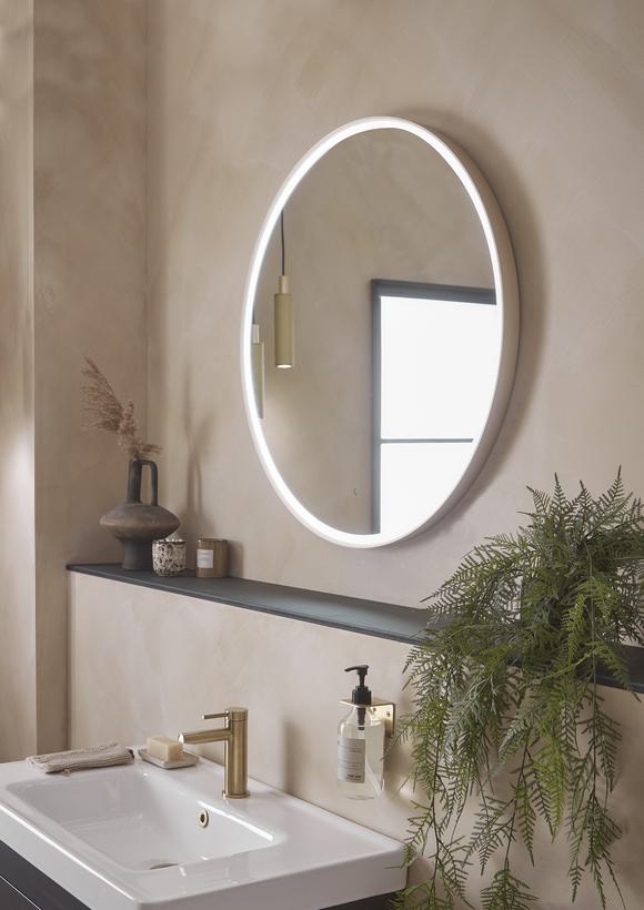 Link Circular mirror with Wi Z Switch Portrait Light On Lifestyle