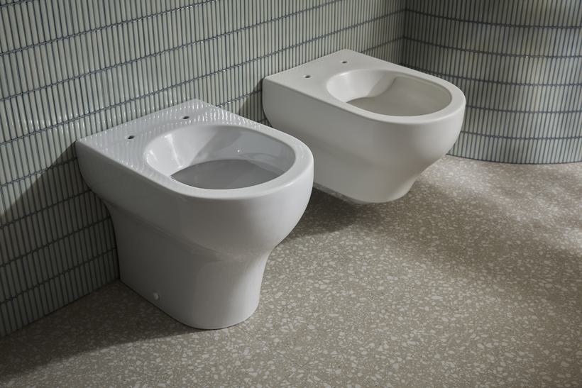 Note Matt White and Gloss White WC Side by Side no seat detail