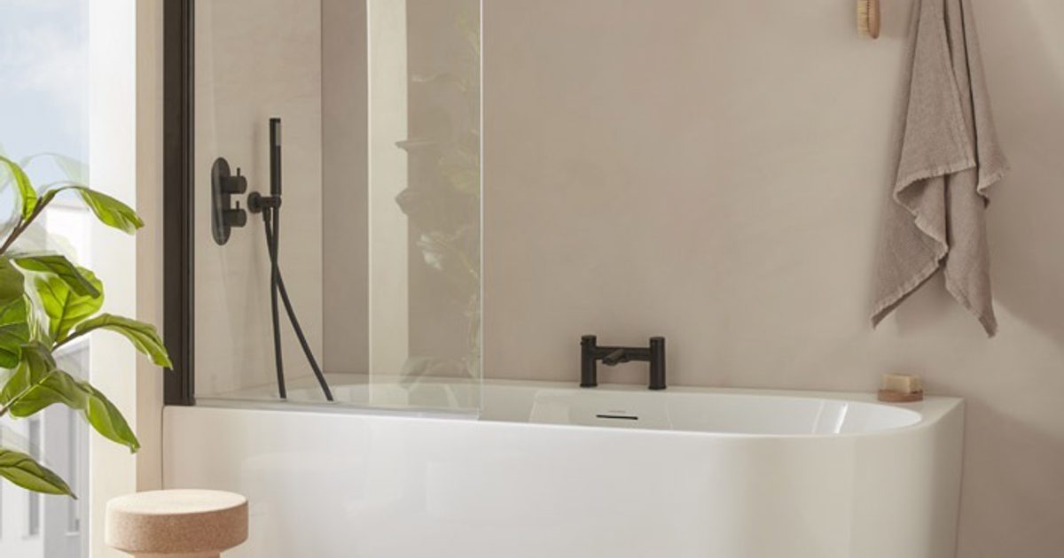 Roper Rhodes Portrait Note Corner Shower Bath 1700 Left | Roper Rhodes