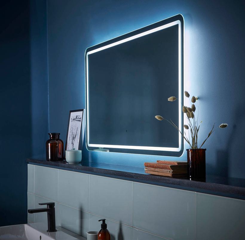 Pivot 800 x 600 illuminated mirror lifestyle