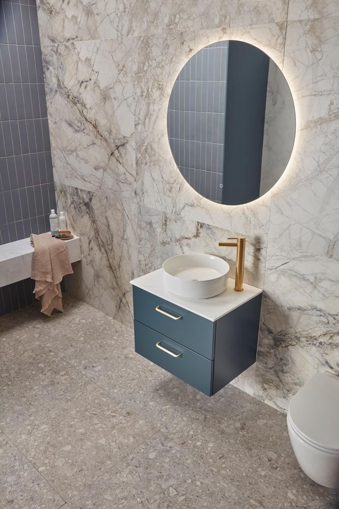 Portal 800 Circular Mirror Lifestyle slide image Portal 800 Circular Mirror Lifestyle slide image