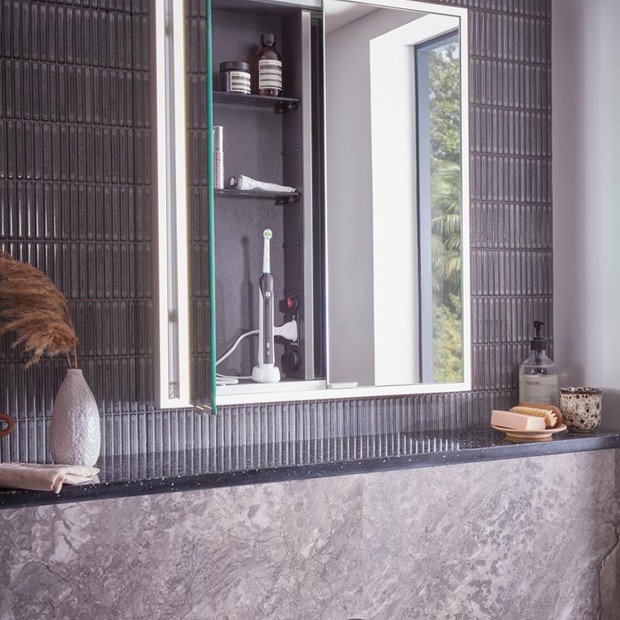 Portrait 600 Cabinet Open Lifestyle Portrait 600 Cabinet Open Lifestyle