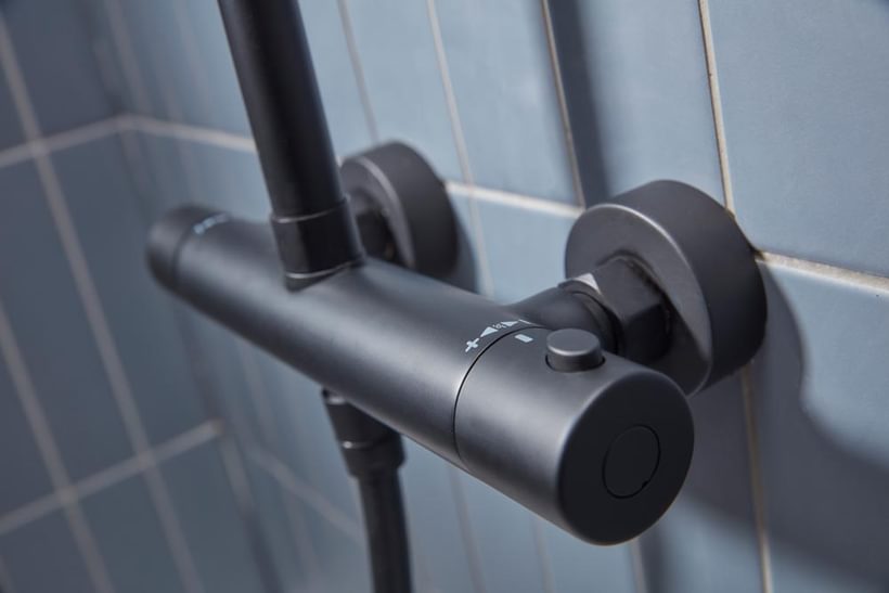 Quantum Black Dual Function Bar Shower System Lifestyle Quantum Black Dual Function Bar Shower System Lifestyle
