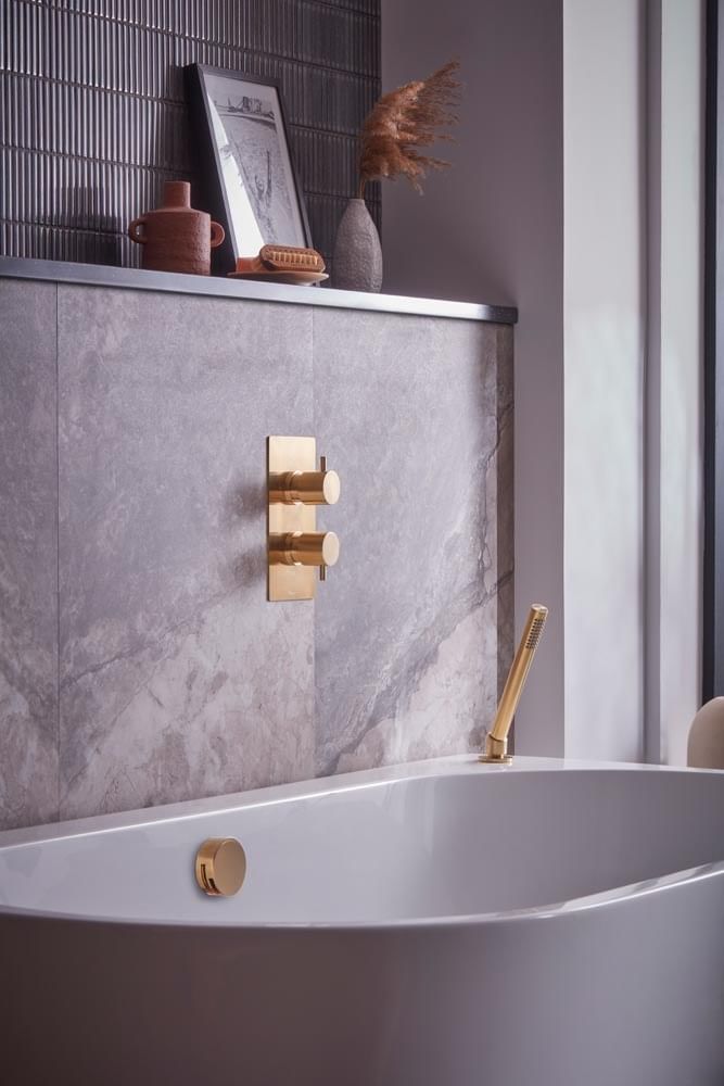 Quantum Smartflow brushed brass SQT1619 slide image Quantum Smartflow brushed brass SQT1619 slide image