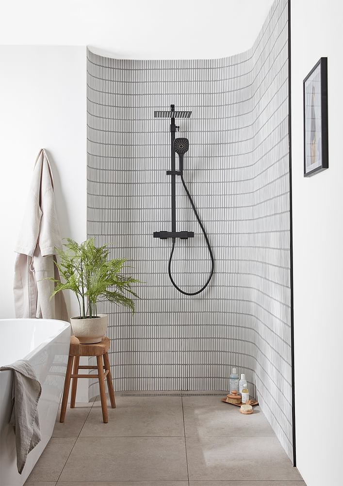 Recite Black Bar Valve Lifestyle 2 slide image Recite Black Bar Valve Lifestyle 2 slide image