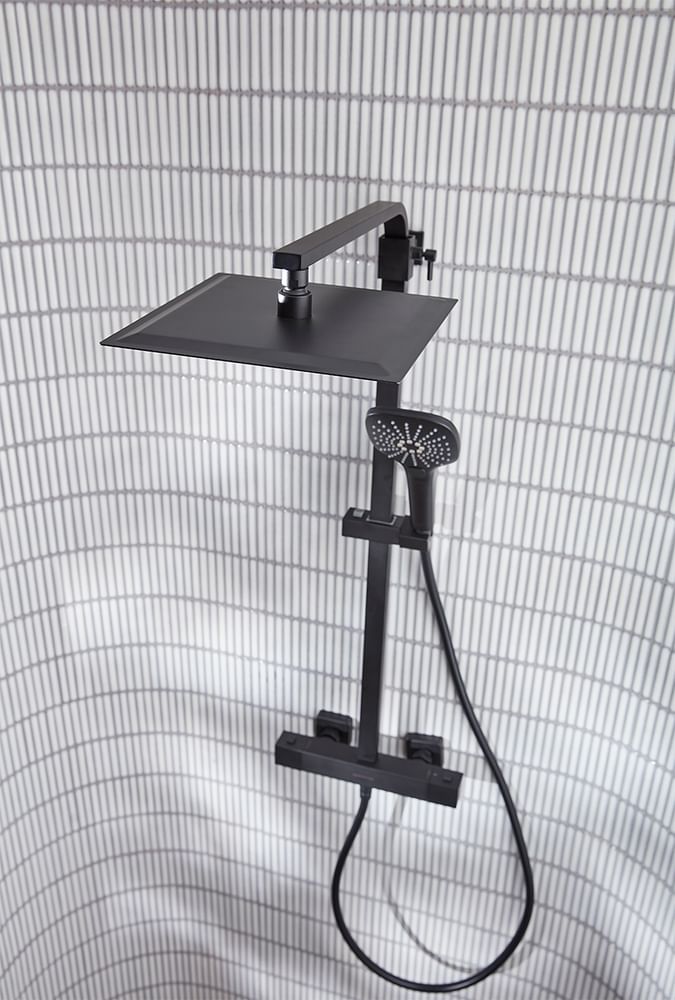 Recite Black Bar Valve Lifestyle Water Off slide image Recite Black Bar Valve Lifestyle Water Off slide image