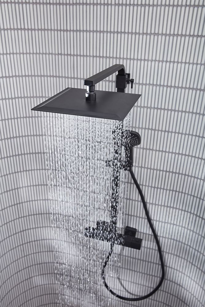 Recite Black Bar Valve Lifestyle Water On slide image Recite Black Bar Valve Lifestyle Water On slide image