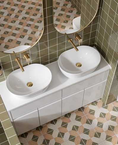 Scribe Gloss White Lifestyle 2