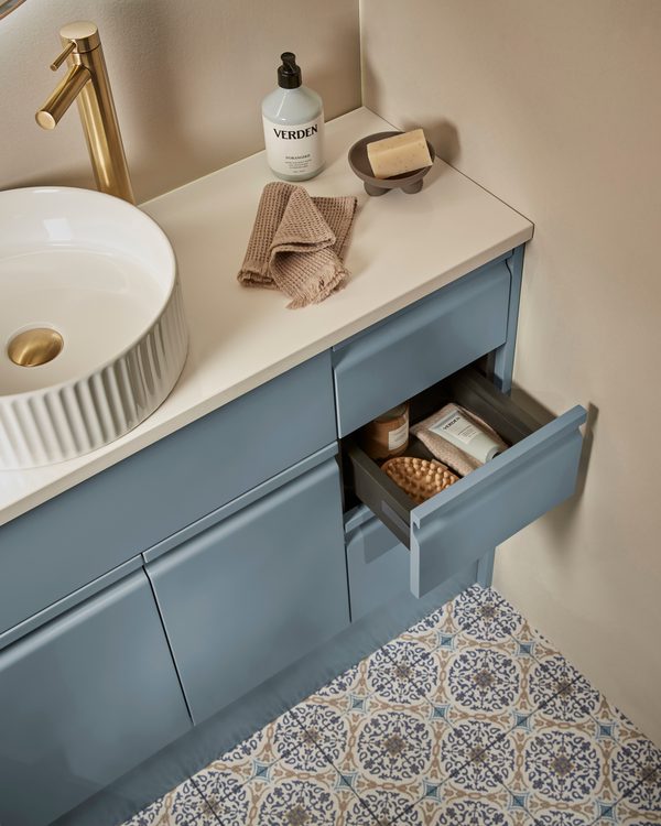 Scribe Mineral Blue Lifestyle 0651