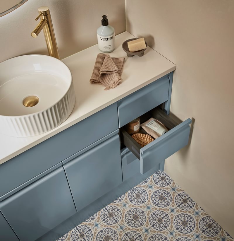 Scribe Mineral Blue Lifestyle 0651