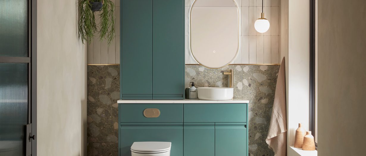 Scribe Viridian Green Lifestyle 1340