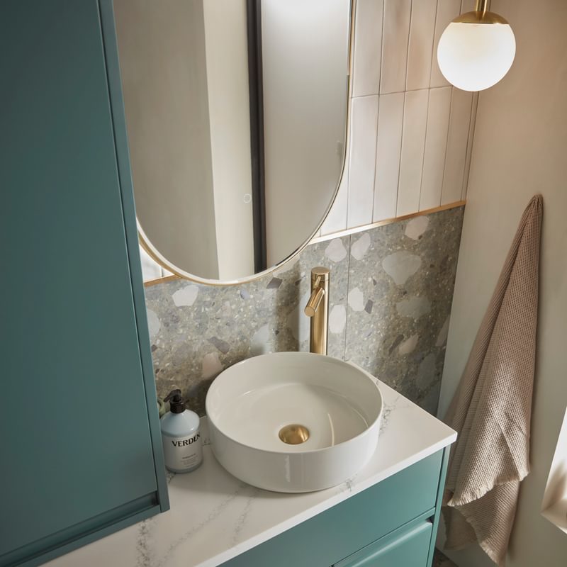 Scribe Viridian Green Lifestyle 1361