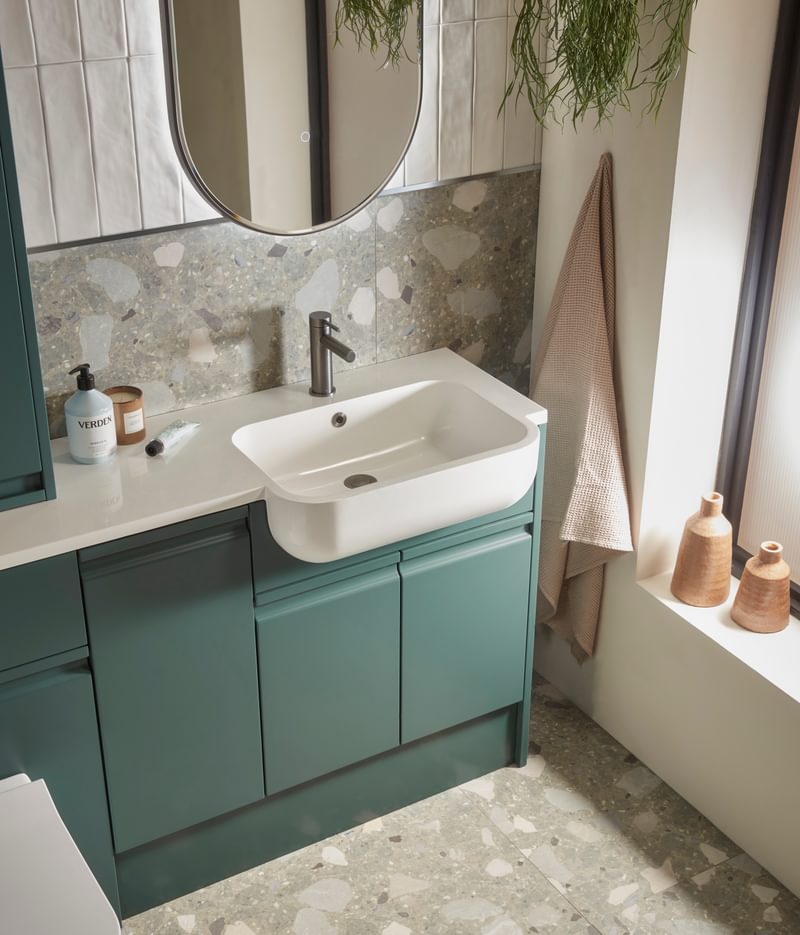 Scribe Viridian Green Lifestyle 1412