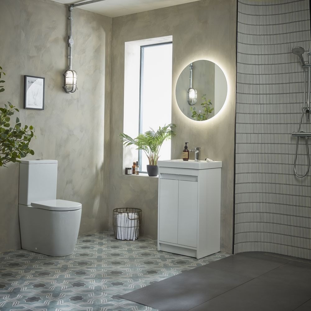 Status 500 FM White Lifestyle slide image Status 500 FM White Lifestyle slide image