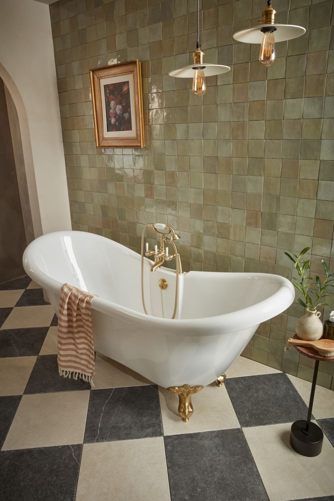 Vitoria Double Slipper Bath Iso Lifestyle slide image Vitoria Double Slipper Bath Iso Lifestyle slide image