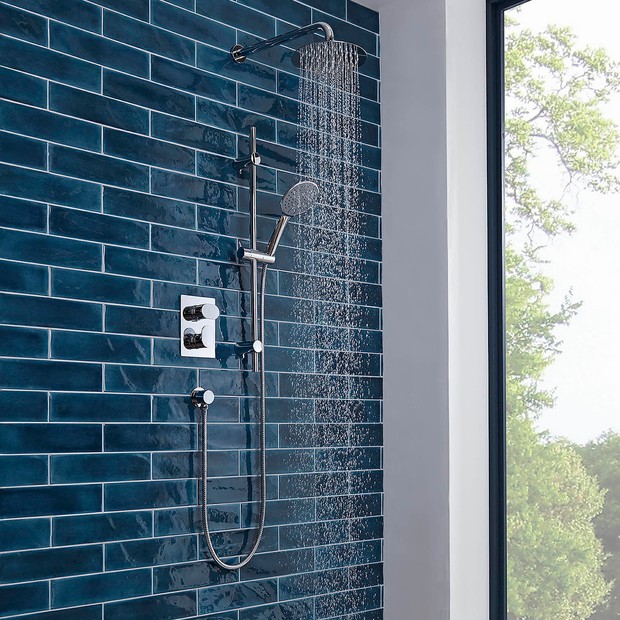 Fuse shower head water on lifestyle v01