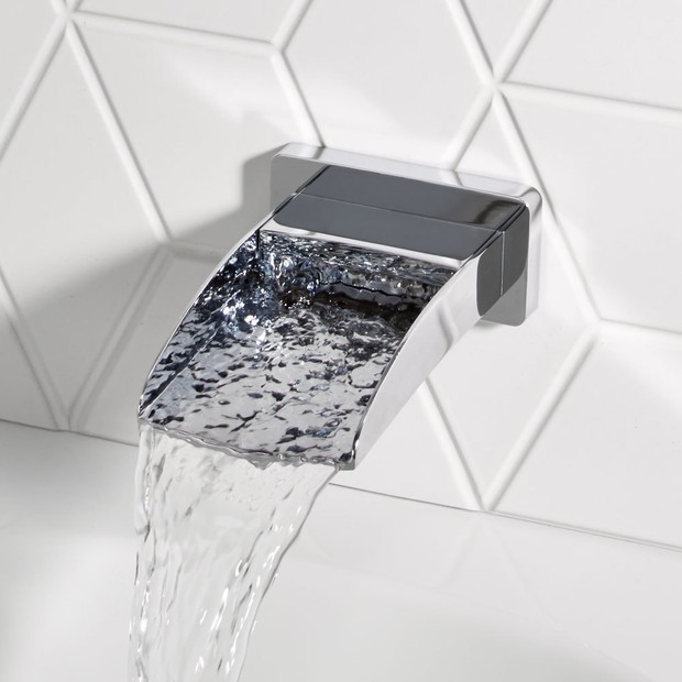 wall mounted waterfall effect bath filler tap